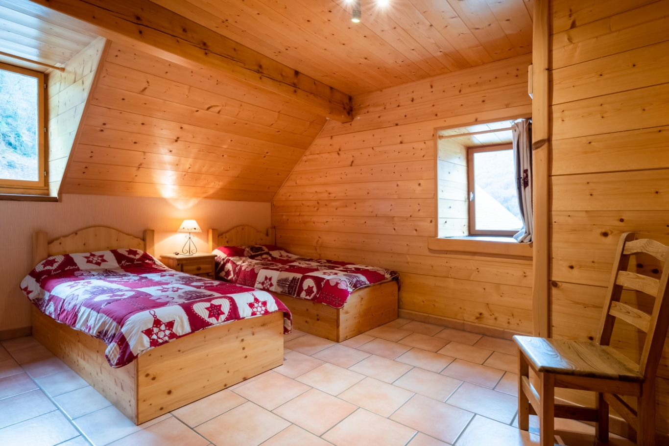 G&icirc;te La Grange - chambre avec 2 lits en 90