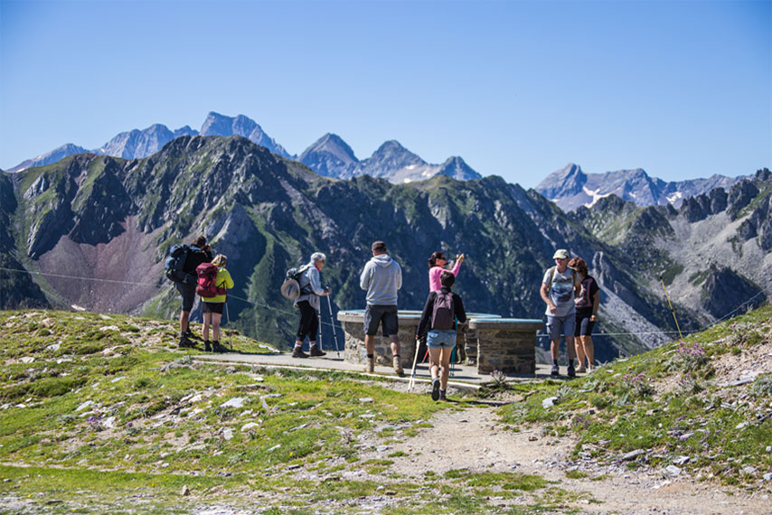 Profitez des activités estivales disponibles près de nos chalets (randonnées, canyoning, remise en forme au centre thermo-ludique)